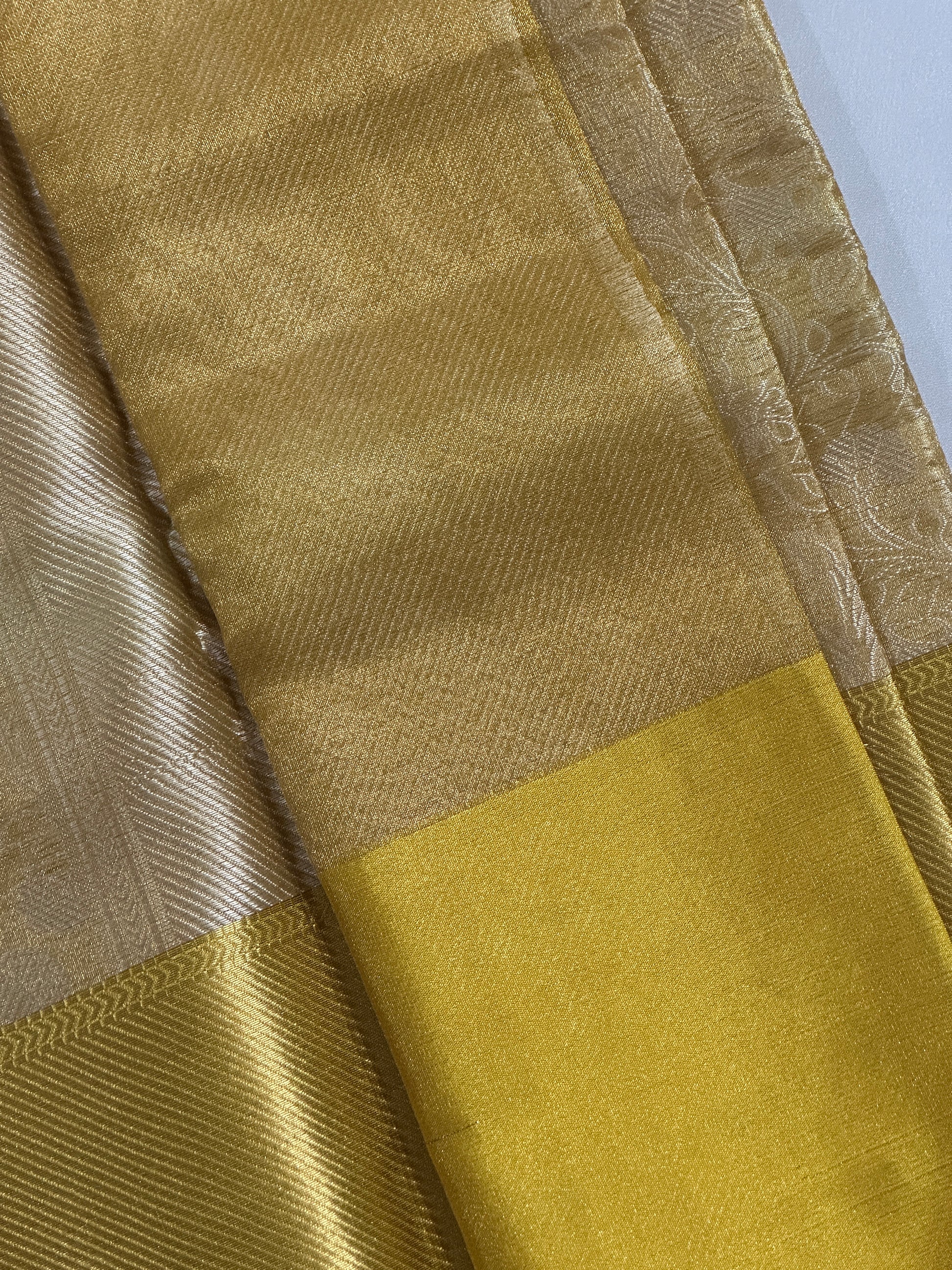 Gold Semi Kanchi Tissue Saree